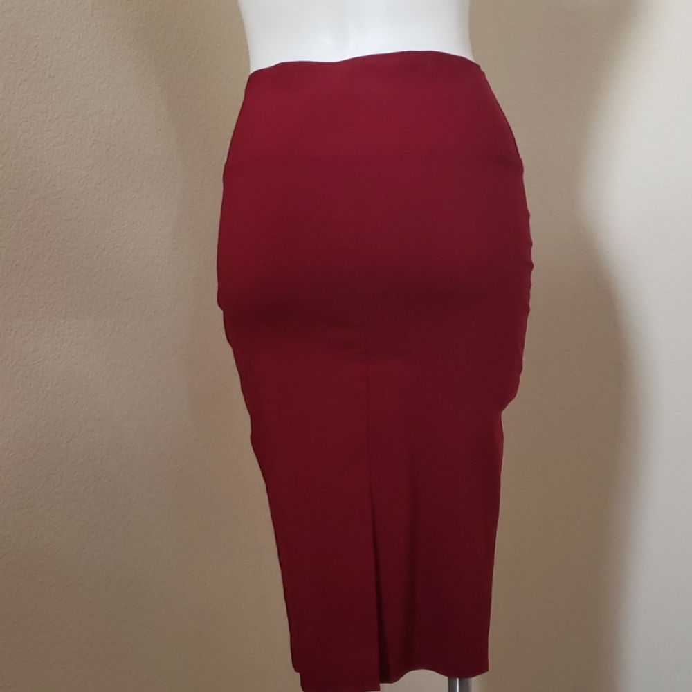 A sexy highwaisted pencil skirt - Picture 4 of 6